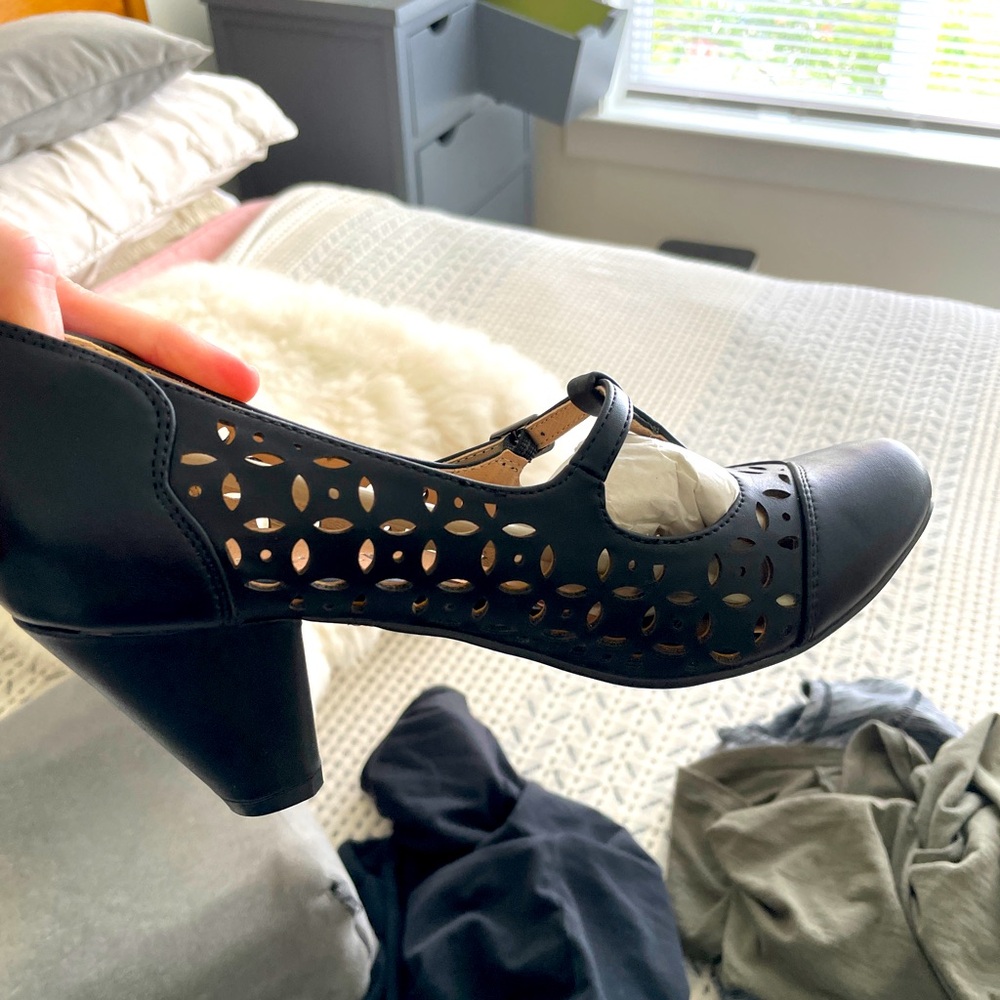 brand new in box - Chelsea Crew black Milan shoes